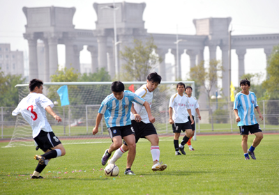 中国校园足球目前发展如何，按目前进展多久能够真正赶上欧美足球水平？